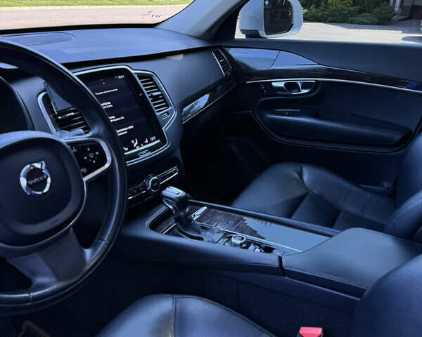 Белый Вольво ХС90, объемом двигателя 1.97 л и пробегом 78 тыс. км за 40000 $, фото 7 на Automoto.ua