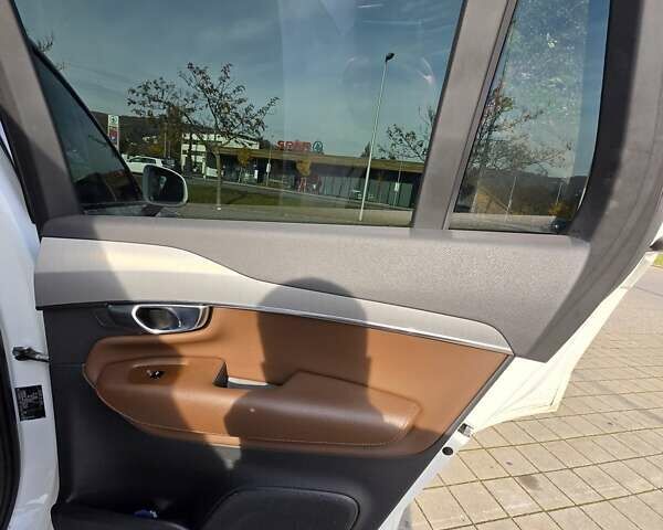 Белый Вольво ХС90, объемом двигателя 1.97 л и пробегом 151 тыс. км за 35500 $, фото 31 на Automoto.ua