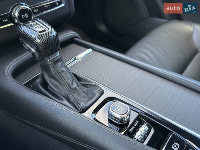 Вольво ХС90 2019 в Черновцах на Automoto.ua Белый Вольво ХС90, объемом двигателя 2 л и пробегом 132 тыс. км за 33300 $, фото 26 на Automoto.ua