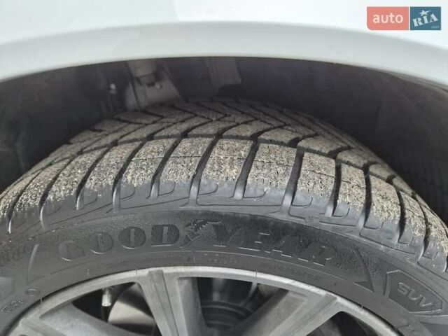 Білий Вольво ХС90, об'ємом двигуна 1.97 л та пробігом 105 тис. км за 41555 $, фото 14 на Automoto.ua