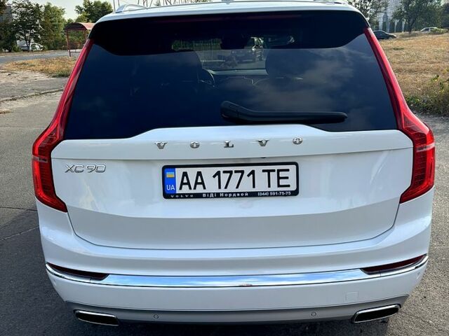 Белый Вольво ХС90, объемом двигателя 2 л и пробегом 138 тыс. км за 39000 $, фото 2 на Automoto.ua