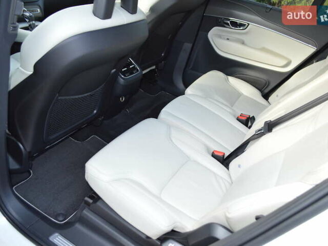 Белый Вольво ХС90, объемом двигателя 1.97 л и пробегом 102 тыс. км за 41000 $, фото 48 на Automoto.ua