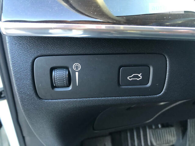 Белый Вольво ХС90, объемом двигателя 2 л и пробегом 33 тыс. км за 39900 $, фото 20 на Automoto.ua