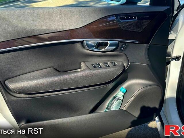 Белый Вольво ХС90, объемом двигателя 2 л и пробегом 91 тыс. км за 41700 $, фото 4 на Automoto.ua