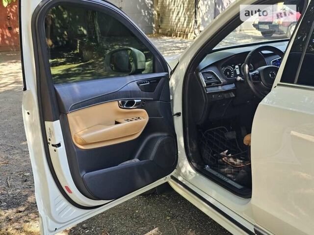 Белый Вольво ХС90, объемом двигателя 1.97 л и пробегом 180 тыс. км за 41500 $, фото 9 на Automoto.ua