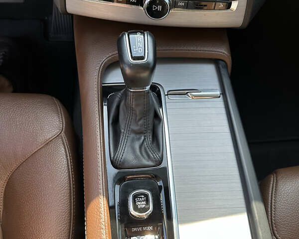 Вольво ХС90 2019 в Киеве на Automoto.ua Белый Вольво ХС90, объемом двигателя 1.97 л и пробегом 126 тыс. км за 41900 $, фото 8 на Automoto.ua