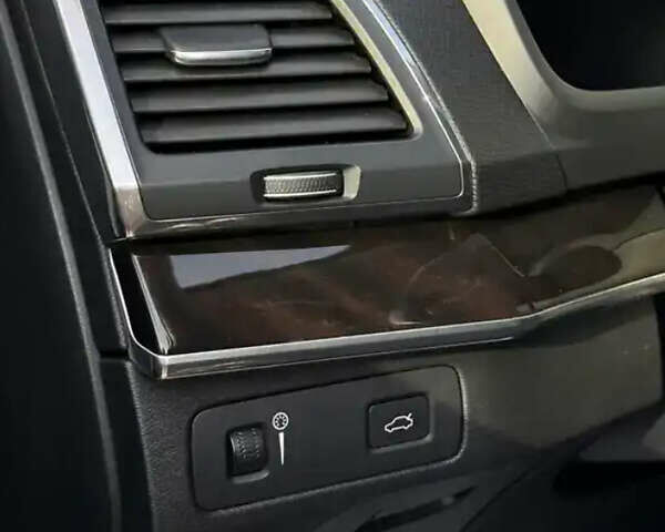 Белый Вольво ХС90, объемом двигателя 1.97 л и пробегом 140 тыс. км за 36900 $, фото 9 на Automoto.ua