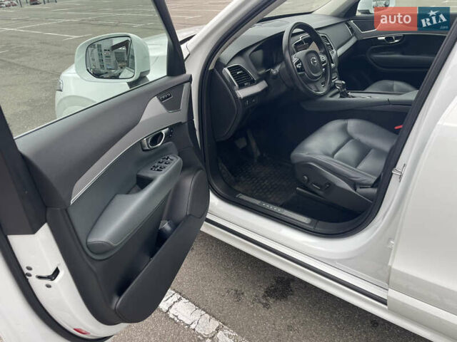 Белый Вольво ХС90, объемом двигателя 1.97 л и пробегом 178 тыс. км за 40500 $, фото 12 на Automoto.ua