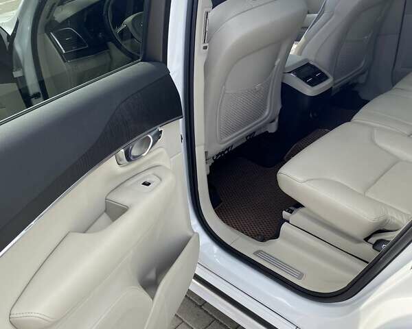 Белый Вольво ХС90, объемом двигателя 1.97 л и пробегом 142 тыс. км за 34500 $, фото 10 на Automoto.ua