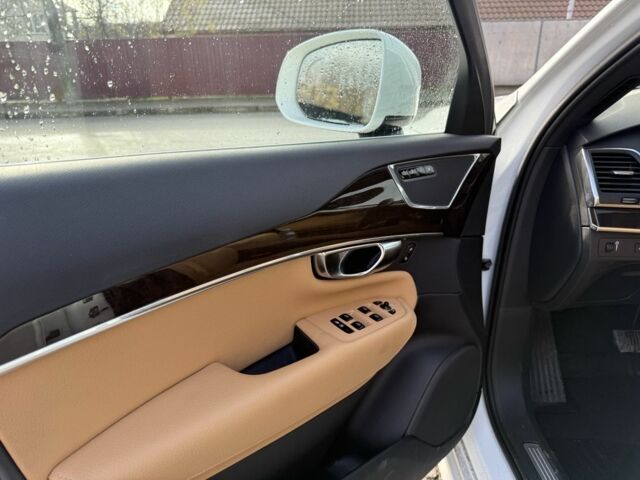 Белый Вольво ХС90, объемом двигателя 2 л и пробегом 160 тыс. км за 17000 $, фото 4 на Automoto.ua