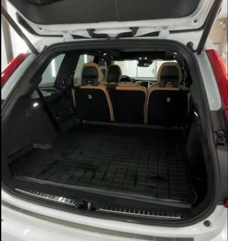 Белый Вольво ХС90, объемом двигателя 1.97 л и пробегом 149 тыс. км за 32400 $, фото 26 на Automoto.ua