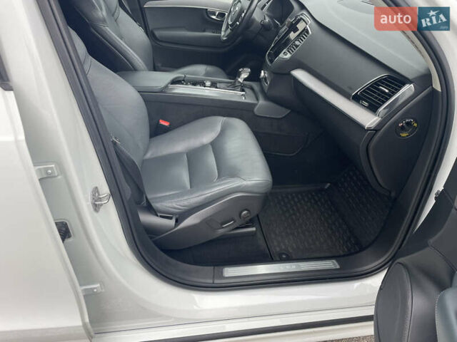 Белый Вольво ХС90, объемом двигателя 1.97 л и пробегом 178 тыс. км за 40500 $, фото 7 на Automoto.ua