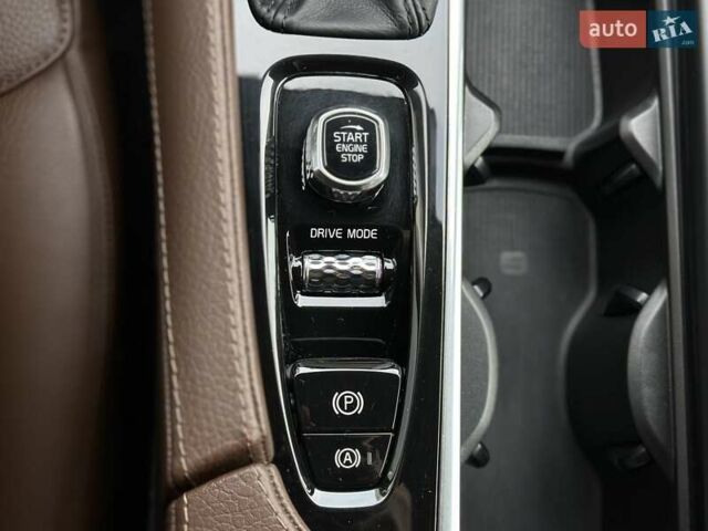 Белый Вольво ХС90, объемом двигателя 1.97 л и пробегом 153 тыс. км за 29999 $, фото 38 на Automoto.ua