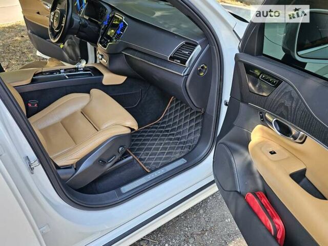 Белый Вольво ХС90, объемом двигателя 1.97 л и пробегом 180 тыс. км за 41500 $, фото 50 на Automoto.ua