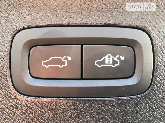 Белый Вольво ХС90, объемом двигателя 2 л и пробегом 33 тыс. км за 39900 $, фото 7 на Automoto.ua