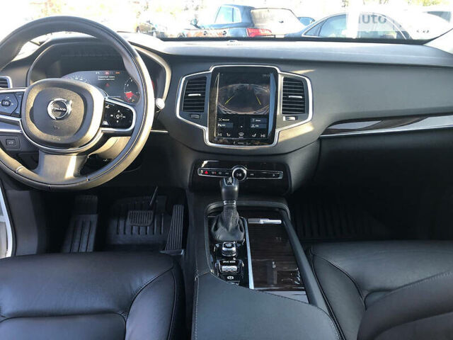 Белый Вольво ХС90, объемом двигателя 2 л и пробегом 33 тыс. км за 39900 $, фото 26 на Automoto.ua