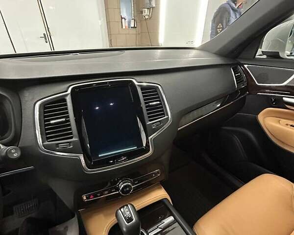 Белый Вольво ХС90, объемом двигателя 1.97 л и пробегом 149 тыс. км за 32400 $, фото 13 на Automoto.ua