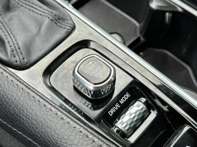 Белый Вольво ХС90, объемом двигателя 2 л и пробегом 32 тыс. км за 20100 $, фото 9 на Automoto.ua