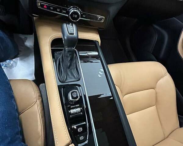 Белый Вольво ХС90, объемом двигателя 1.97 л и пробегом 149 тыс. км за 32400 $, фото 14 на Automoto.ua