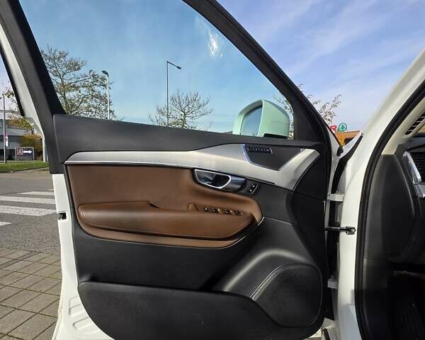 Белый Вольво ХС90, объемом двигателя 1.97 л и пробегом 151 тыс. км за 35500 $, фото 22 на Automoto.ua