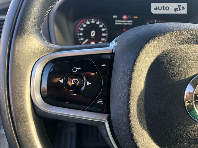 Белый Вольво ХС90, объемом двигателя 2 л и пробегом 33 тыс. км за 39900 $, фото 23 на Automoto.ua