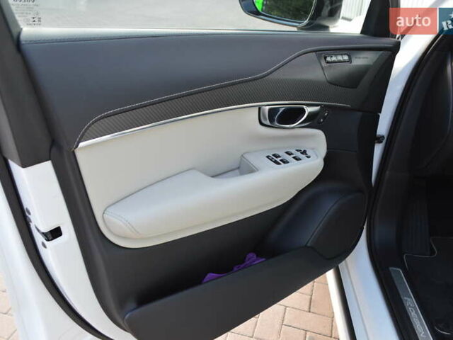 Белый Вольво ХС90, объемом двигателя 1.97 л и пробегом 102 тыс. км за 41000 $, фото 46 на Automoto.ua