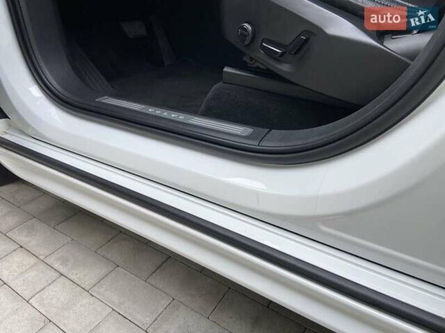 Білий Вольво ХС90, об'ємом двигуна 1.97 л та пробігом 305 тис. км за 31000 $, фото 29 на Automoto.ua