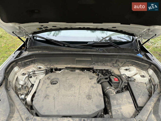 Белый Вольво ХС90, объемом двигателя 2 л и пробегом 145 тыс. км за 38400 $, фото 175 на Automoto.ua