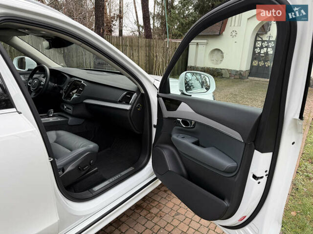 Белый Вольво ХС90, объемом двигателя 2 л и пробегом 145 тыс. км за 38400 $, фото 156 на Automoto.ua