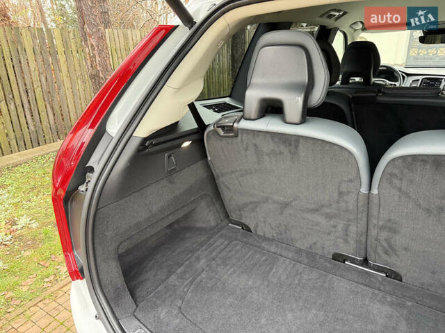 Белый Вольво ХС90, объемом двигателя 2 л и пробегом 145 тыс. км за 38400 $, фото 138 на Automoto.ua