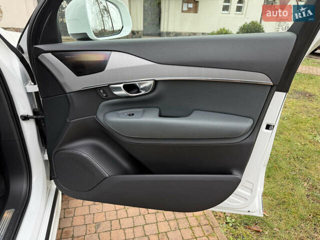 Белый Вольво ХС90, объемом двигателя 2 л и пробегом 145 тыс. км за 38400 $, фото 158 на Automoto.ua