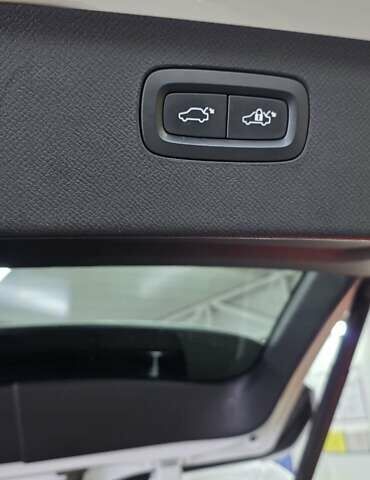 Вольво ХС90 2020 в Черновцах на Automoto.ua Белый Вольво ХС90, объемом двигателя 2 л и пробегом 111 тыс. км за 44000 $, фото 14 на Automoto.ua