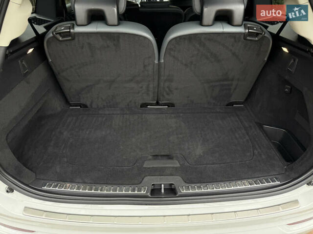 Белый Вольво ХС90, объемом двигателя 2 л и пробегом 145 тыс. км за 38400 $, фото 140 на Automoto.ua