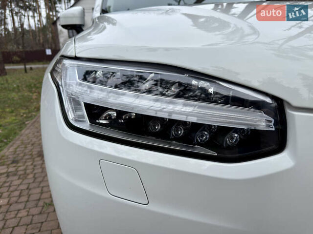 Белый Вольво ХС90, объемом двигателя 2 л и пробегом 145 тыс. км за 38400 $, фото 68 на Automoto.ua