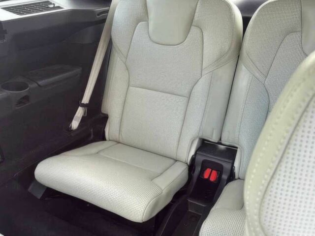 Білий Вольво ХС90, об'ємом двигуна 2 л та пробігом 47 тис. км за 18900 $, фото 12 на Automoto.ua