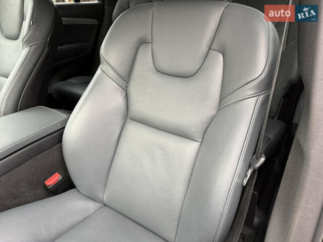 Белый Вольво ХС90, объемом двигателя 2 л и пробегом 145 тыс. км за 38400 $, фото 95 на Automoto.ua