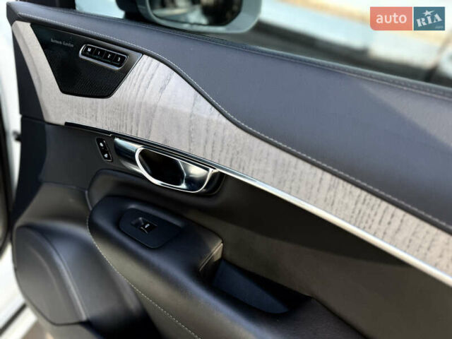 Белый Вольво ХС90, объемом двигателя 1.97 л и пробегом 105 тыс. км за 43500 $, фото 56 на Automoto.ua