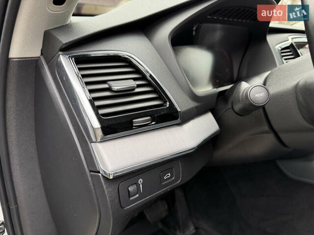 Белый Вольво ХС90, объемом двигателя 2 л и пробегом 145 тыс. км за 38400 $, фото 89 на Automoto.ua