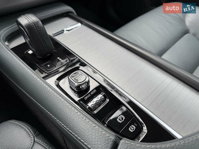 Белый Вольво ХС90, объемом двигателя 2 л и пробегом 145 тыс. км за 38400 $, фото 111 на Automoto.ua