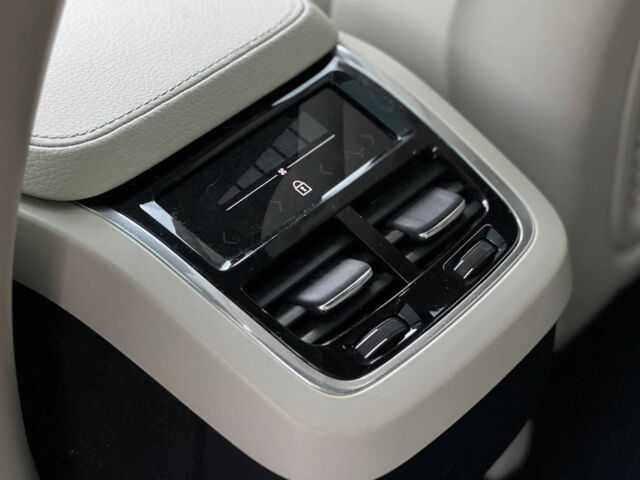 Белый Вольво ХС90, объемом двигателя 2 л и пробегом 68 тыс. км за 40900 $, фото 24 на Automoto.ua