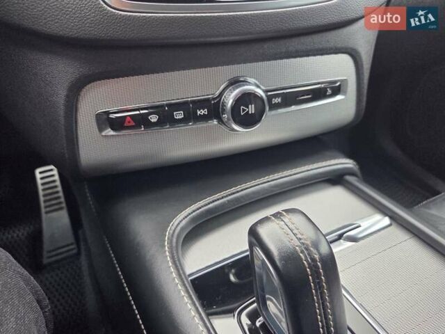 Белый Вольво ХС90, объемом двигателя 1.97 л и пробегом 117 тыс. км за 45500 $, фото 37 на Automoto.ua