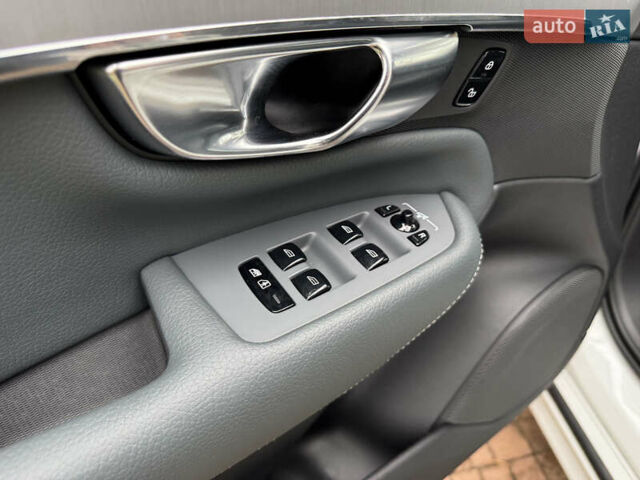 Белый Вольво ХС90, объемом двигателя 2 л и пробегом 145 тыс. км за 38400 $, фото 86 на Automoto.ua