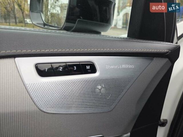 Белый Вольво ХС90, объемом двигателя 1.97 л и пробегом 117 тыс. км за 45500 $, фото 45 на Automoto.ua