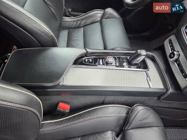 Белый Вольво ХС90, объемом двигателя 1.97 л и пробегом 117 тыс. км за 45500 $, фото 23 на Automoto.ua