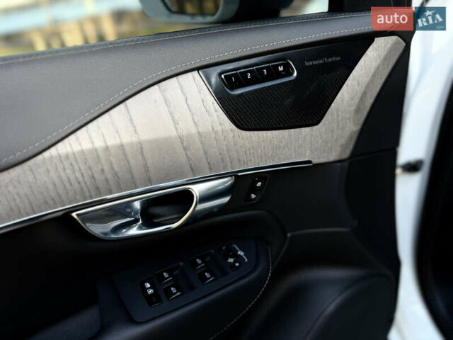 Белый Вольво ХС90, объемом двигателя 1.97 л и пробегом 105 тыс. км за 43500 $, фото 68 на Automoto.ua