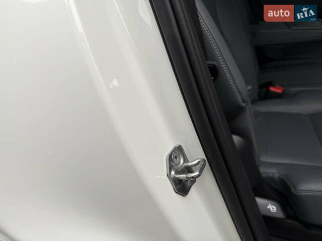 Белый Вольво ХС90, объемом двигателя 2 л и пробегом 145 тыс. км за 38400 $, фото 152 на Automoto.ua