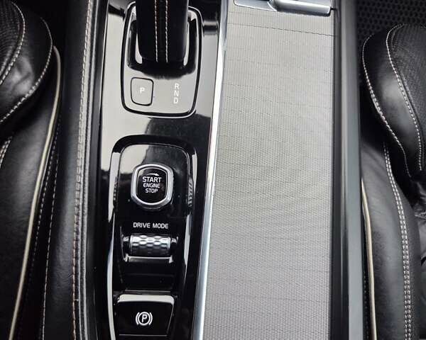 Белый Вольво ХС90, объемом двигателя 1.97 л и пробегом 117 тыс. км за 45500 $, фото 60 на Automoto.ua