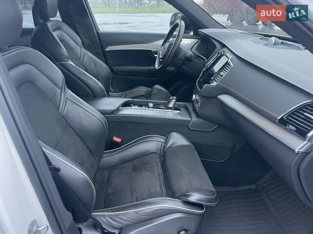 Белый Вольво ХС90, объемом двигателя 1.97 л и пробегом 98 тыс. км за 43500 $, фото 32 на Automoto.ua