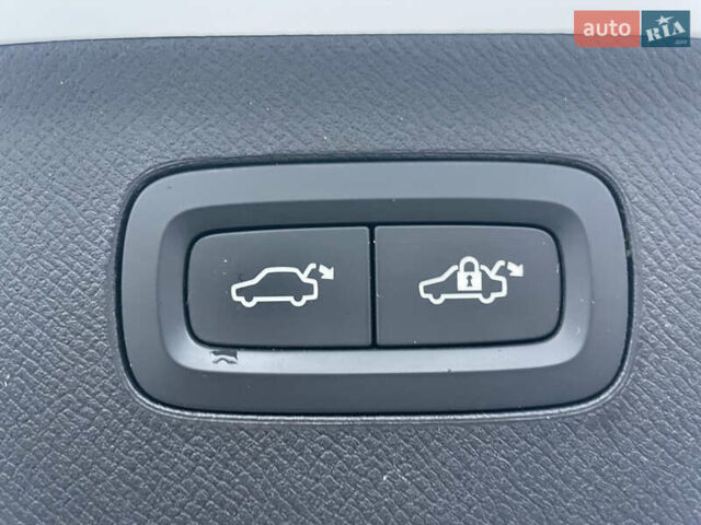 Белый Вольво ХС90, объемом двигателя 1.97 л и пробегом 98 тыс. км за 43500 $, фото 64 на Automoto.ua