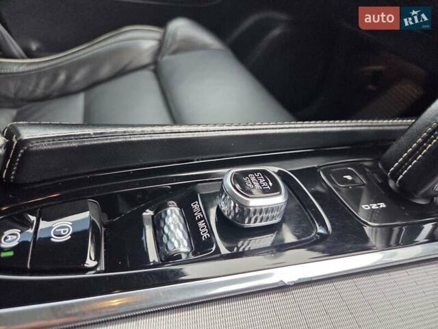 Белый Вольво ХС90, объемом двигателя 1.97 л и пробегом 117 тыс. км за 45500 $, фото 22 на Automoto.ua